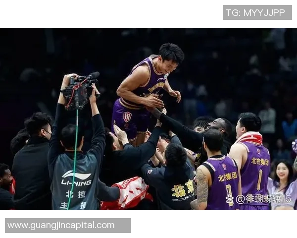 CBA焦点战北京北控迎战上海队期待精彩对决与球员表现